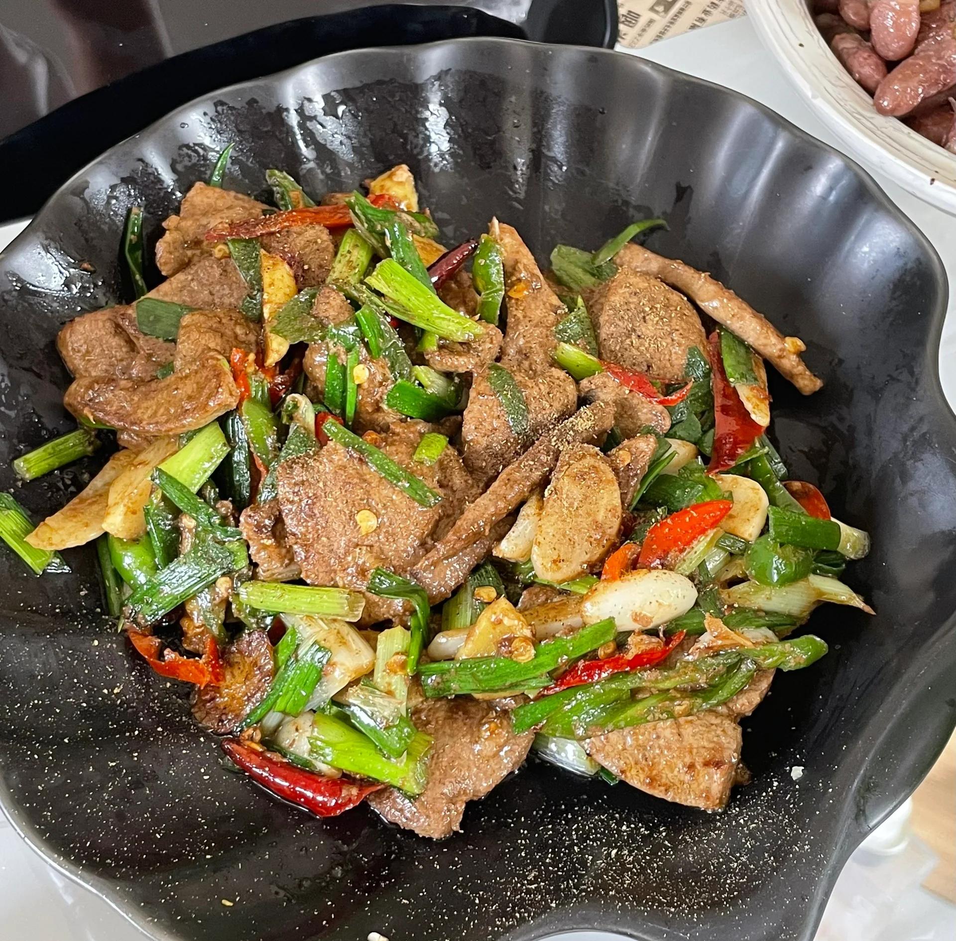 大蒜炒猪肝的做法,大蒜炒猪肝有什么好处能治什么病