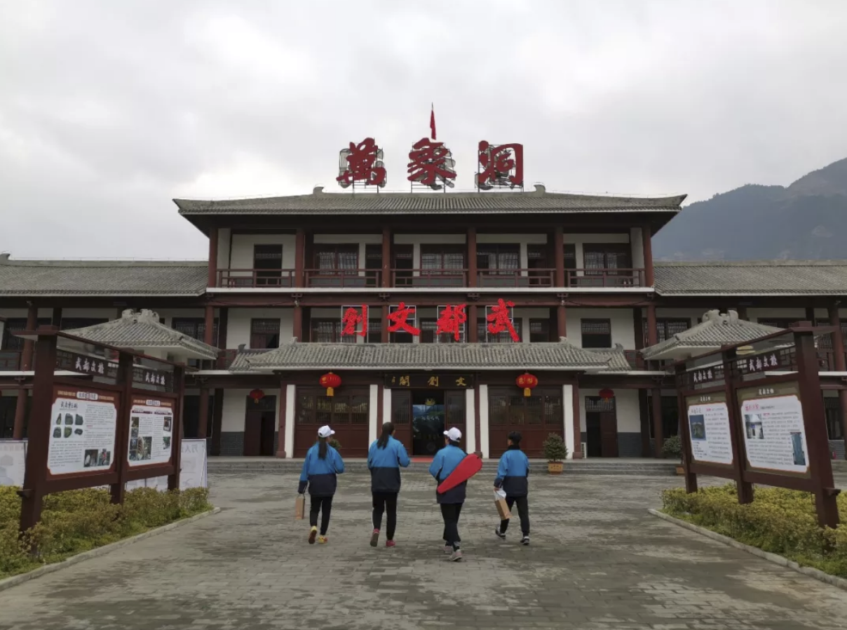 武都旅游景点大全,武都旅游景点大全 万象洞