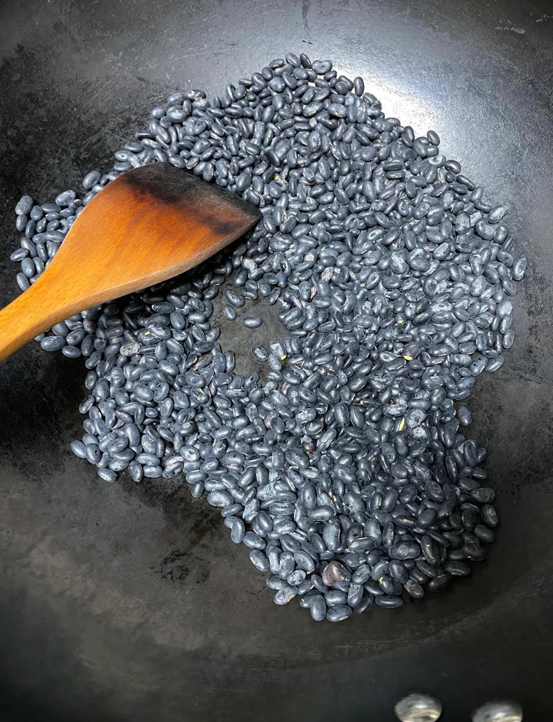 黑豆泡醋怎么做,黑豆泡陈醋有什么功效