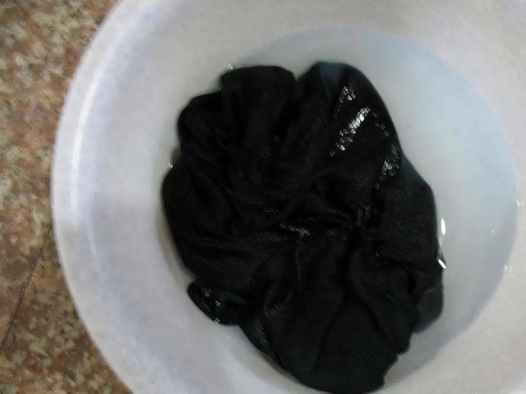 黑色衣服怎么洗不掉色,黑色衣服怎么洗不掉色妙招
