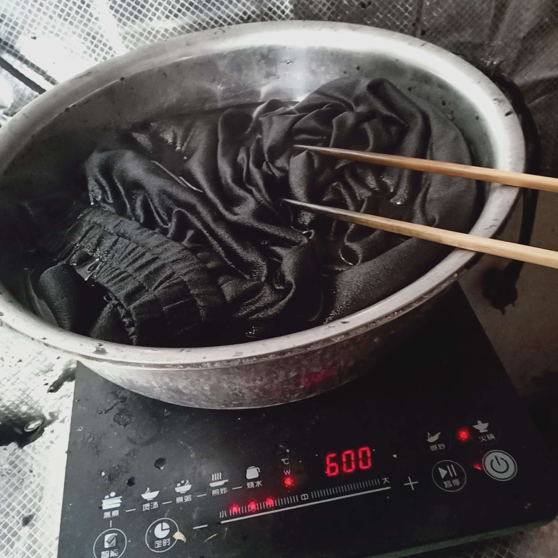 黑色衣服怎么洗不掉色,黑色衣服怎么洗不掉色妙招