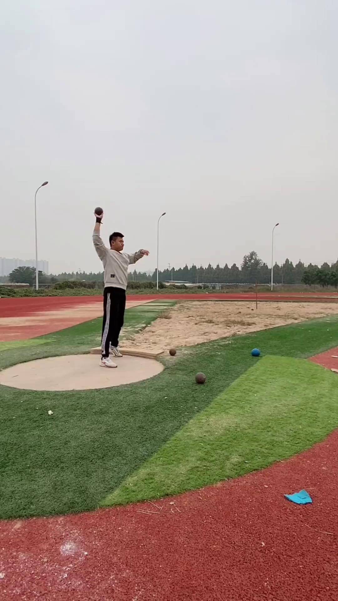 投铅球的技巧,投铅球的技巧很重要