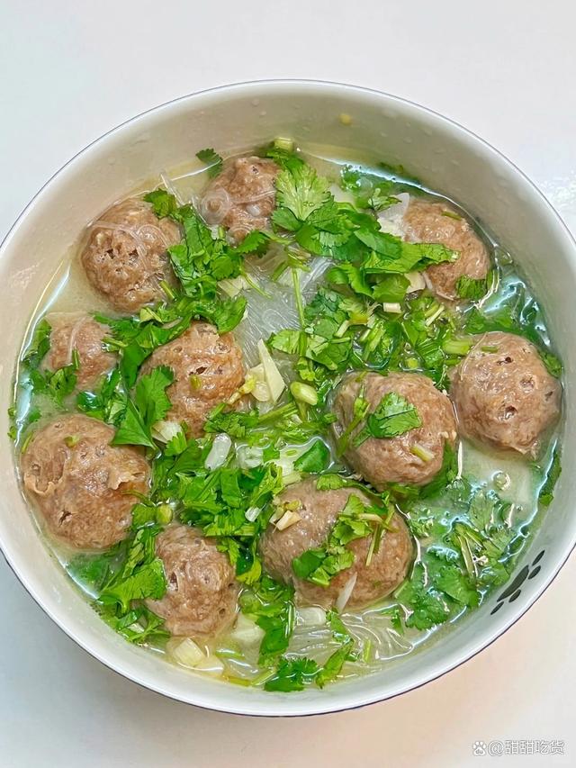 猪肉丸子汤,猪肉丸子汤怎么做又嫩又好吃的