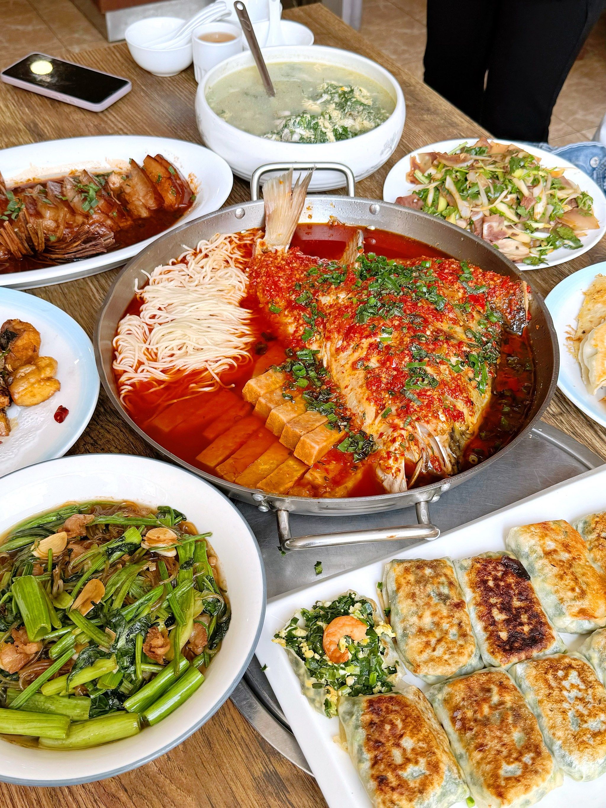 附近美食排行榜第一名,附近饭店排名前十名餐饮