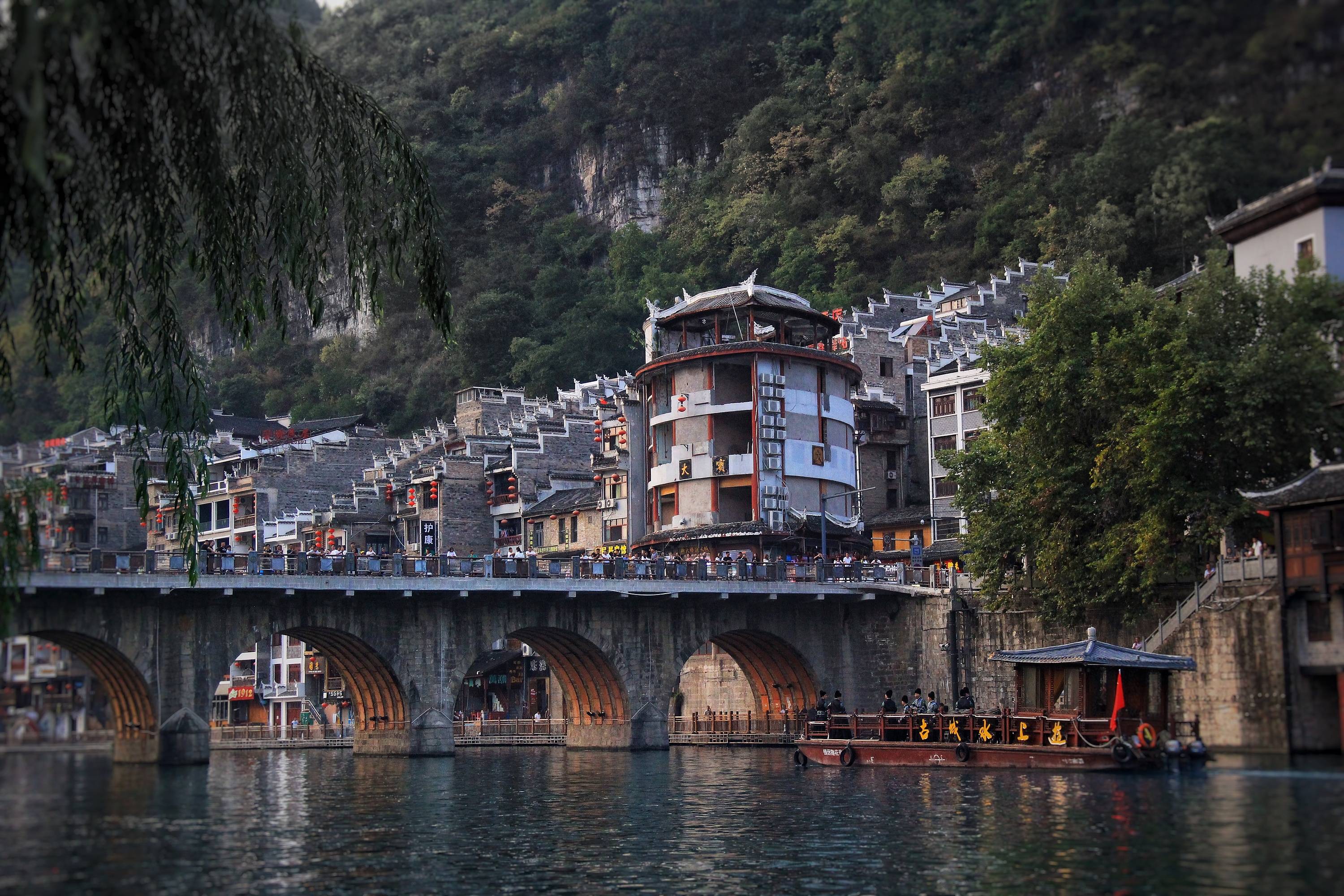 旅游景点排行榜前十名贵州,广西旅游必去十大景点排名
