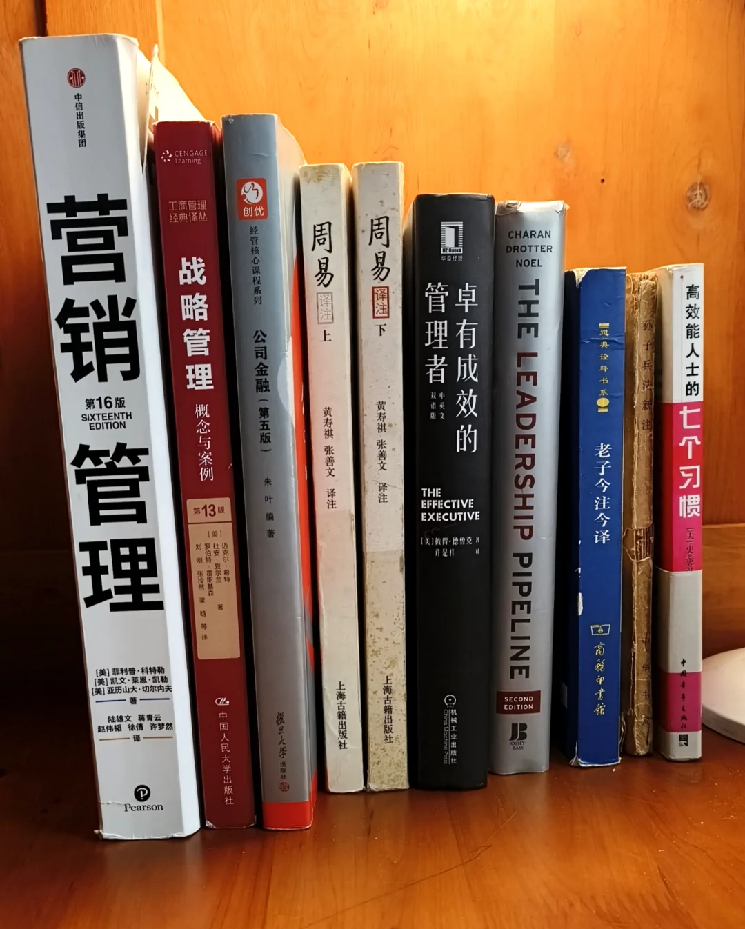 经典的书籍推荐100本,50本必看有颜色的书